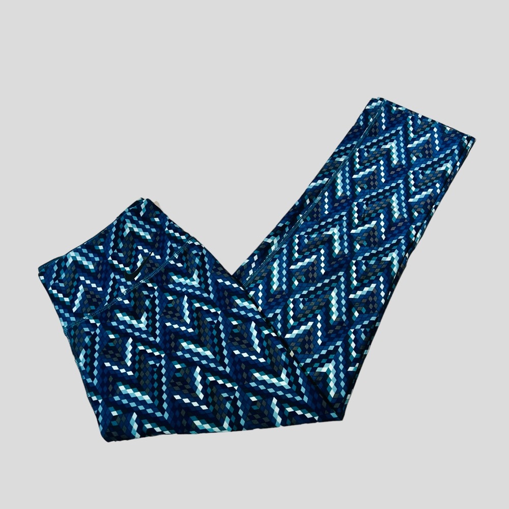 Nike leggings Legend Tight Fit leggings made from recycled material women size S